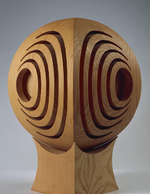 Elliptische Figur (Ohrenkopf), 1995, Eschenholz, 37 x 20 x 20 cm, Foto Christian Baur