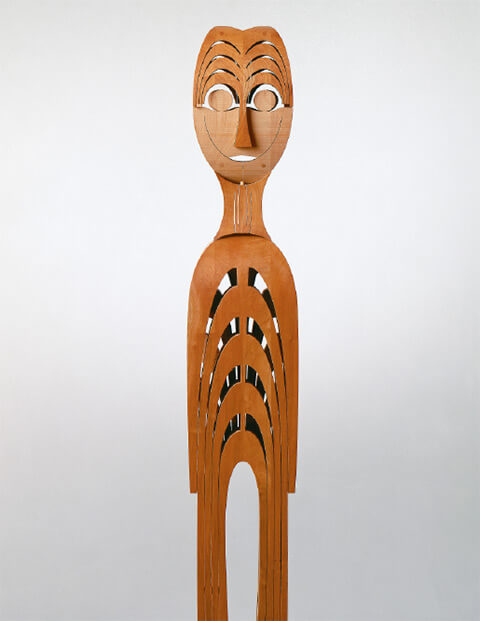 Ellptisch-klothoide Statue, 2-frontig, 1992, Kirschbaumholz, 177 x 28 x 21 cm, Foto Walter Grunder