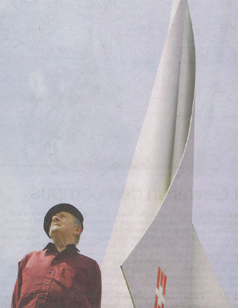 Der Pylon im Rheinhafen ist fünfzig Jahre alt. Basler Zeitung, 19. Juni 2007, S. 13. Foto Henry Muchenberger